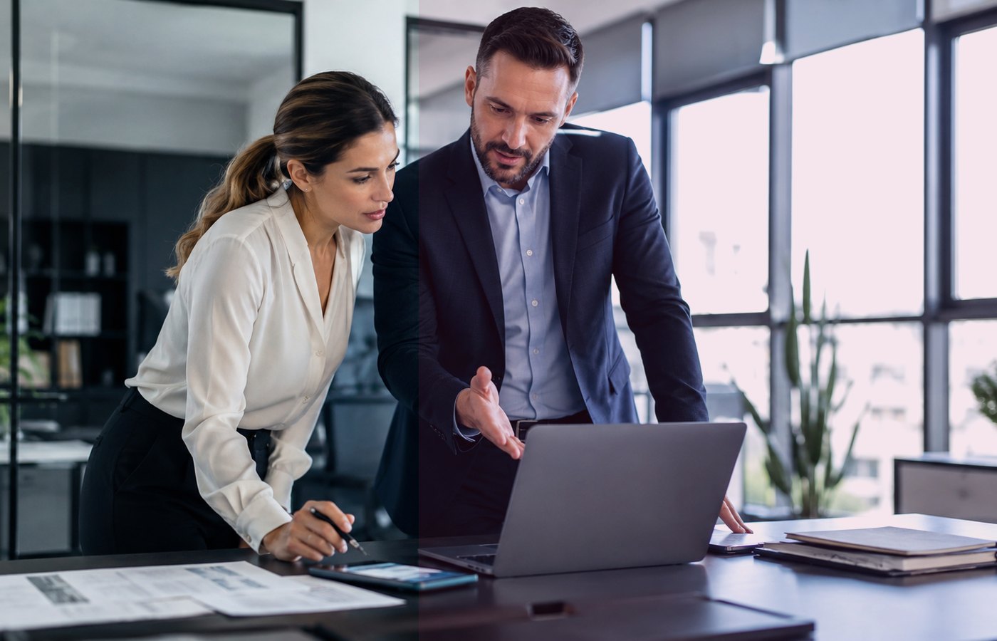 Documents et ordinateur en contexte professionnel
